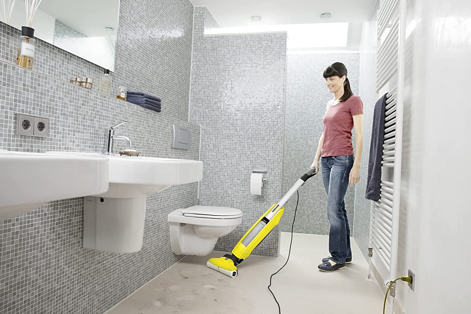 Aspirateur Kärcher Nettoyeur de sols FC 5 Sans fil (Autonomie 60 minutes, 2 en 1 nettoie et aspire, Auto-Nettoyage des Rouleaux, Convient à Tous Types de Sols Durs)